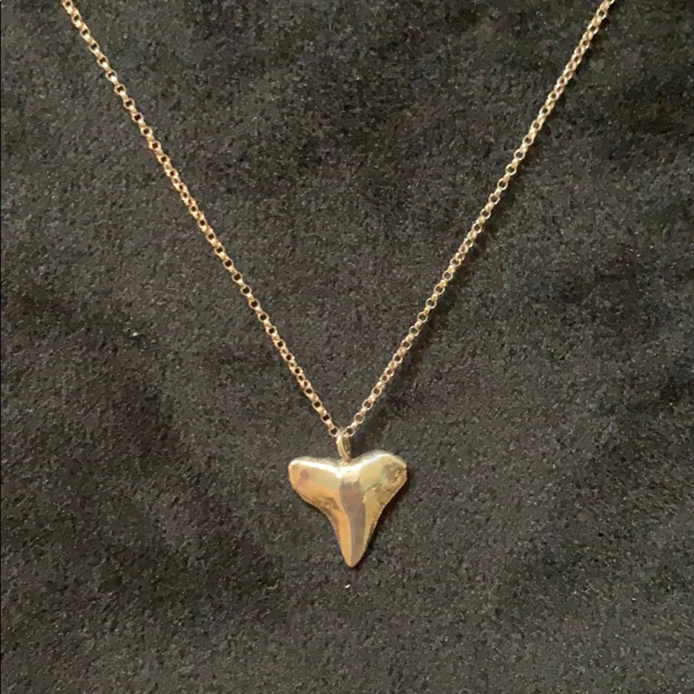 Rose gold plated Shark tooth charmed 20” necklace